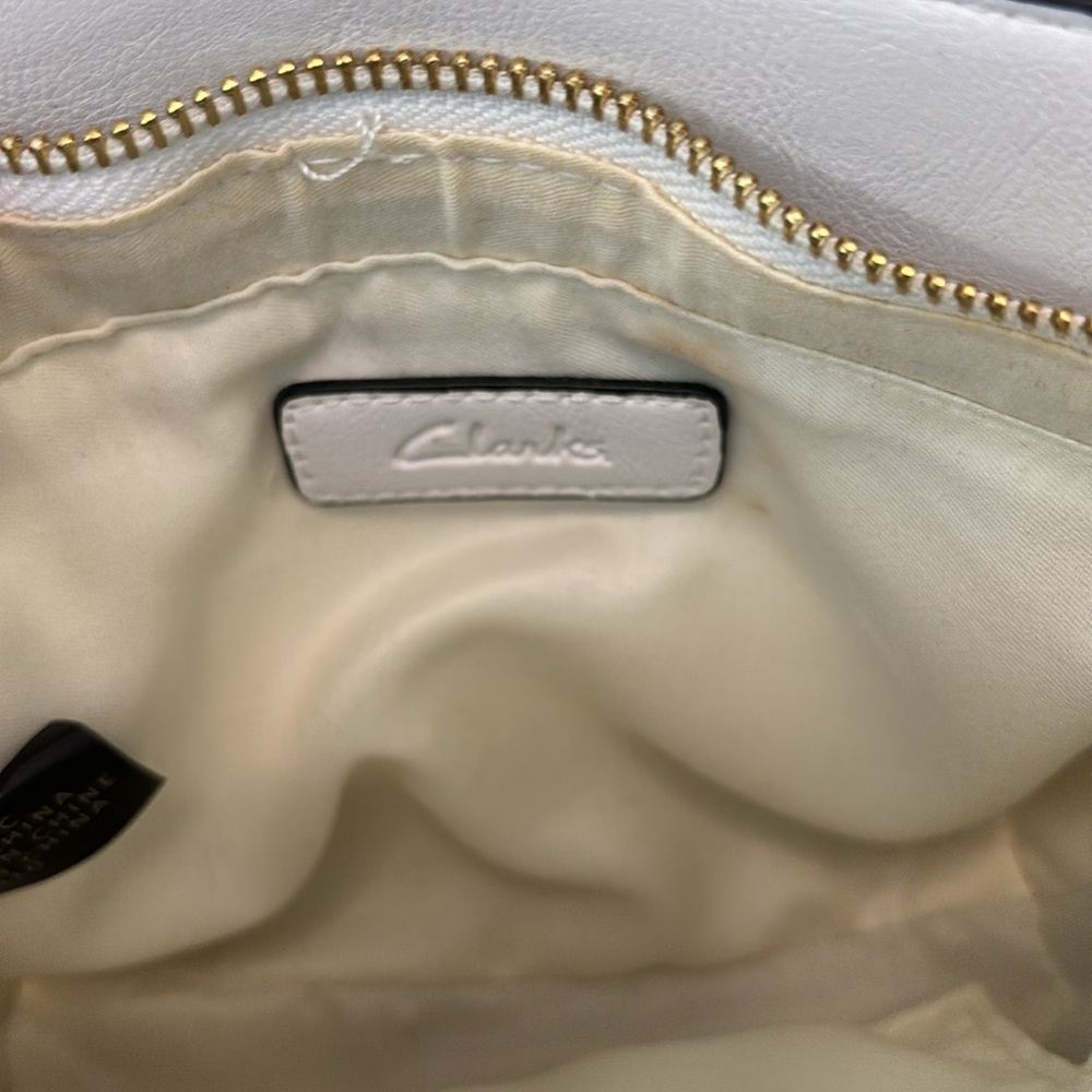 Clark’s crossbody purse/wristlet, adjustable removable straps, white and brown - Picture 3 of 4